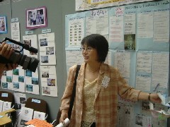 A sponsor's staff has an interview with Suwako.